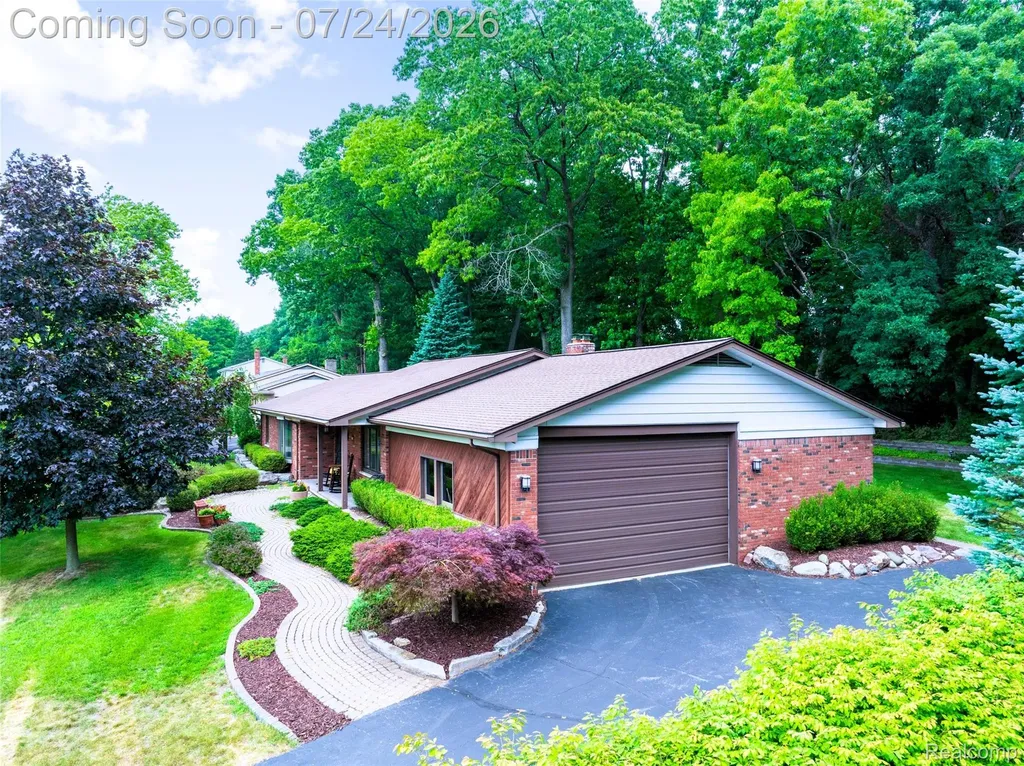 344 Shagbark Drive Rochester Hills City MI 48309