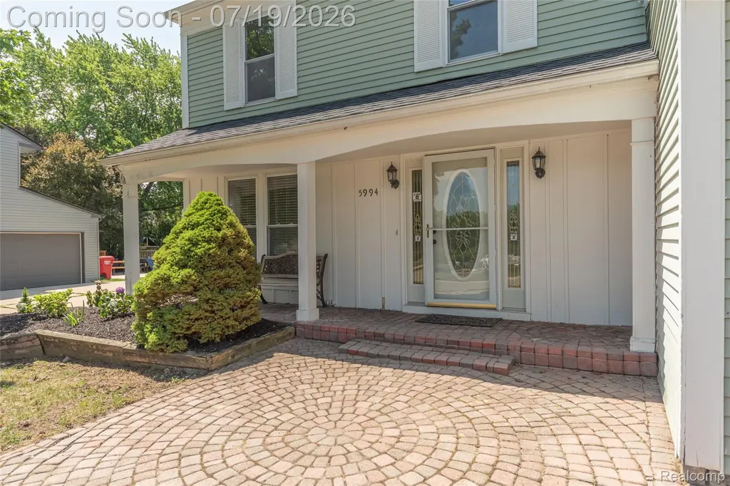 5994 Kingsfield Drive West Bloomfield Charter Township MI 48322