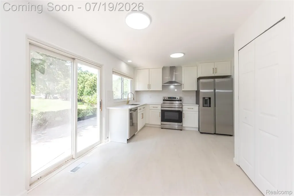 5994 Kingsfield Drive West Bloomfield Charter Township MI 48322