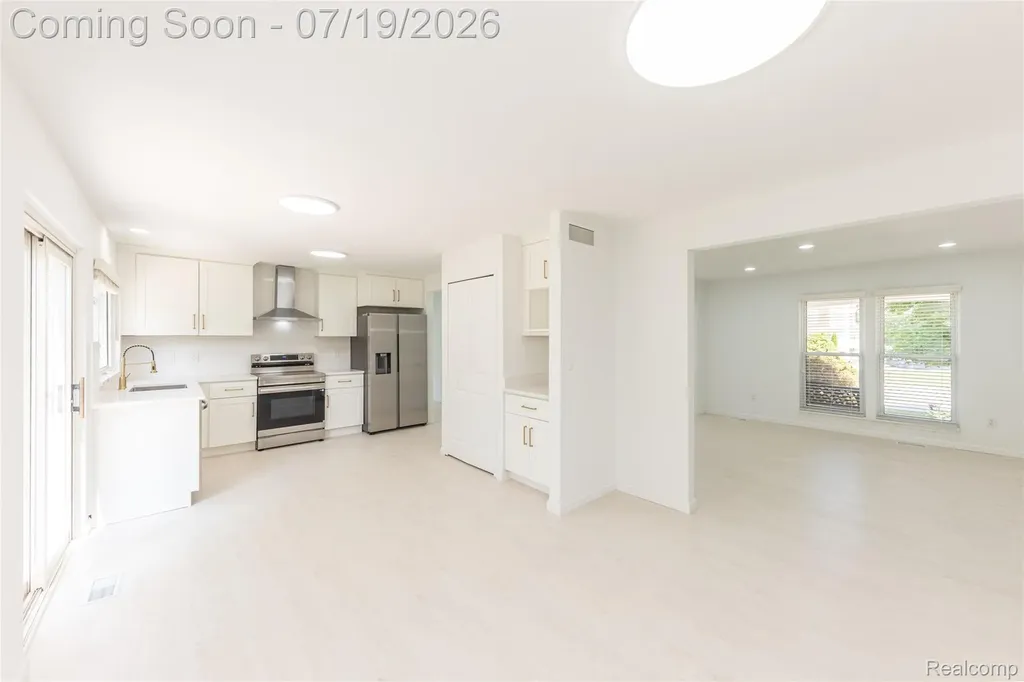 5994 Kingsfield Drive West Bloomfield Charter Township MI 48322