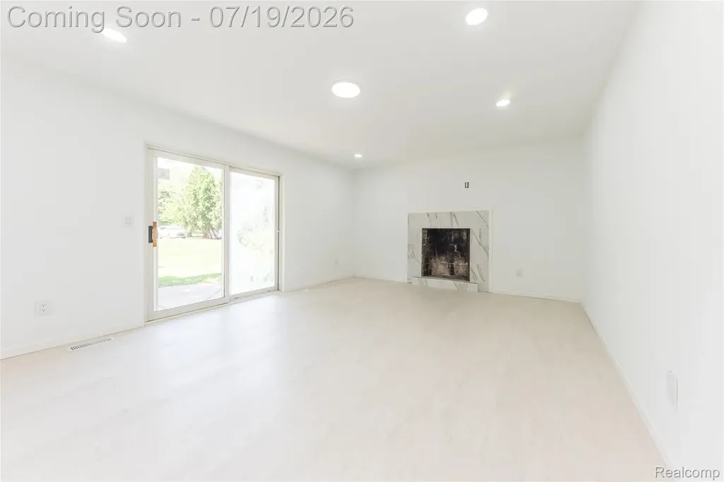 5994 Kingsfield Drive West Bloomfield Charter Township MI 48322