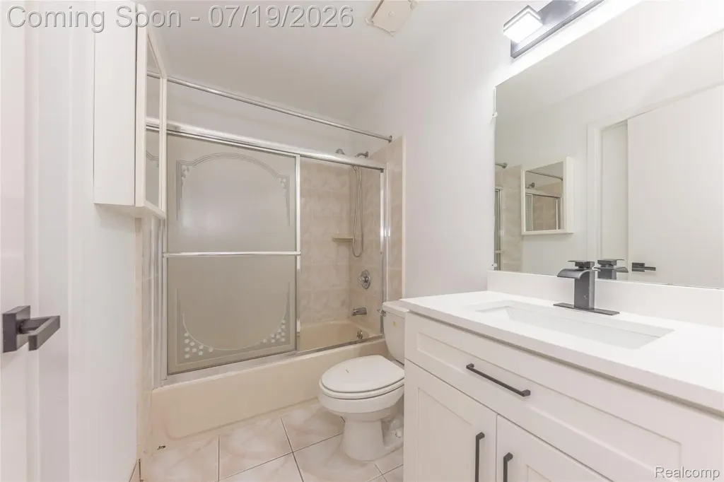 5994 Kingsfield Drive West Bloomfield Charter Township MI 48322