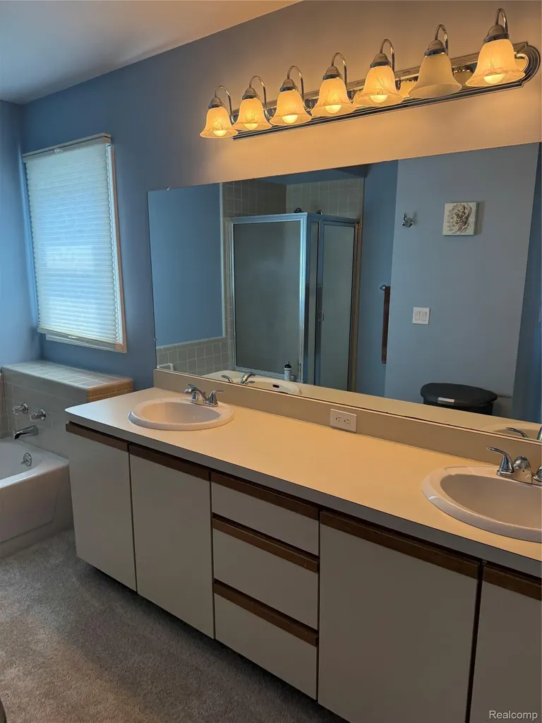 1658 Hillside Lane Rochester Hills City MI 48307