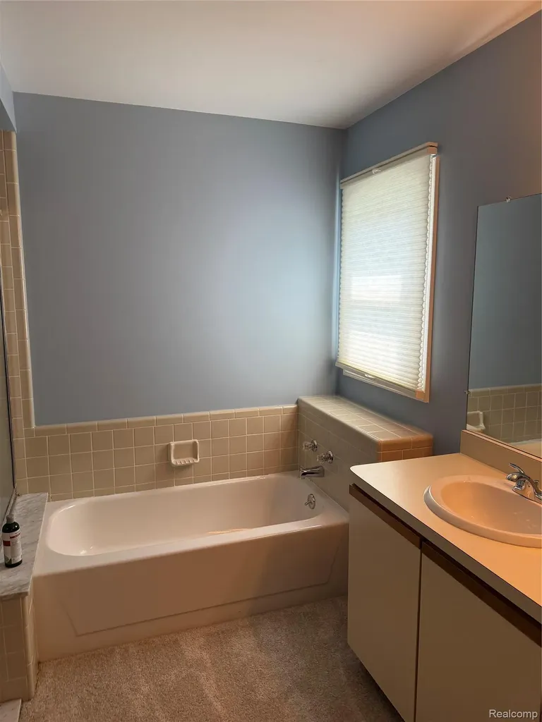 1658 Hillside Lane Rochester Hills City MI 48307