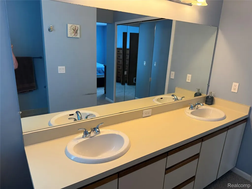 1658 Hillside Lane Rochester Hills City MI 48307