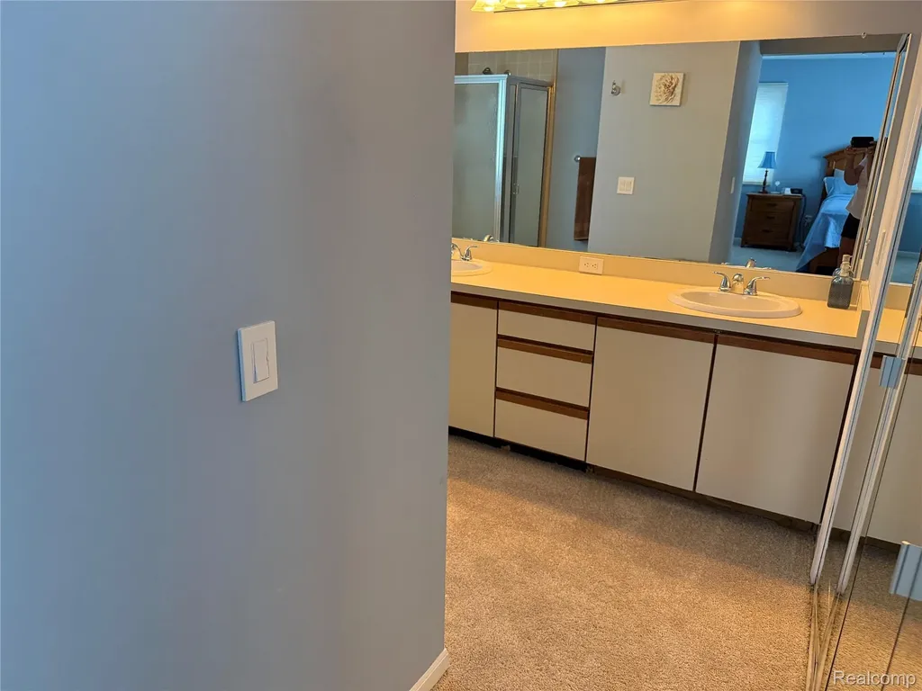 1658 Hillside Lane Rochester Hills City MI 48307