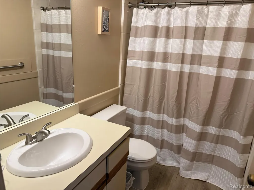 1658 Hillside Lane Rochester Hills City MI 48307
