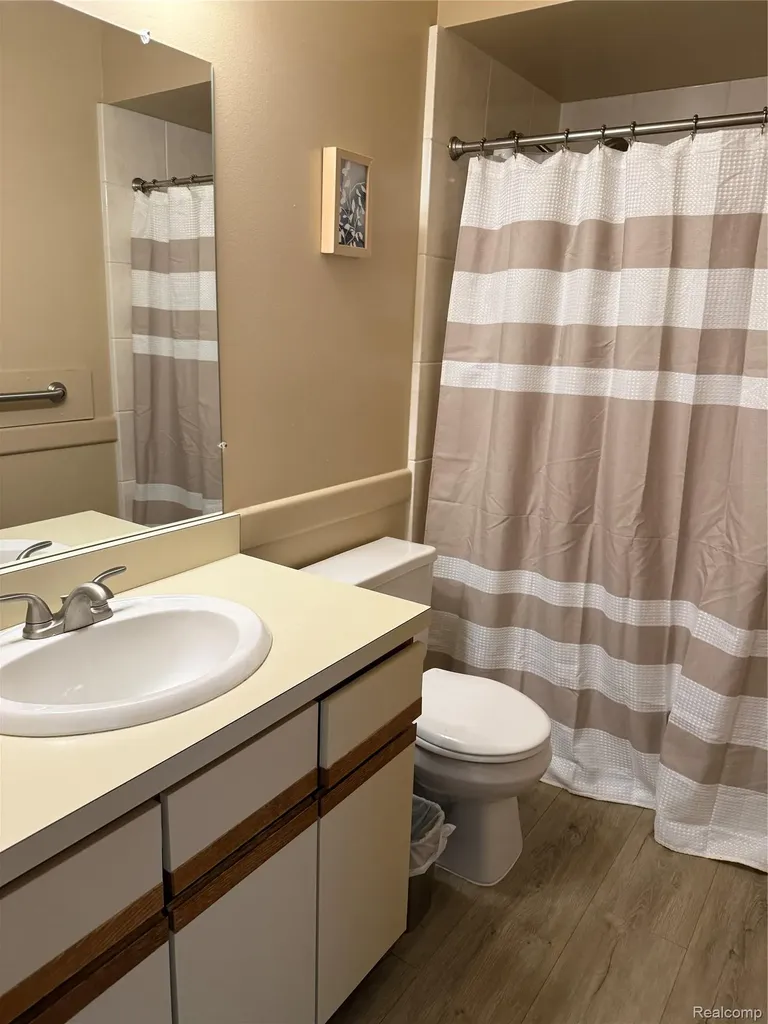 1658 Hillside Lane Rochester Hills City MI 48307