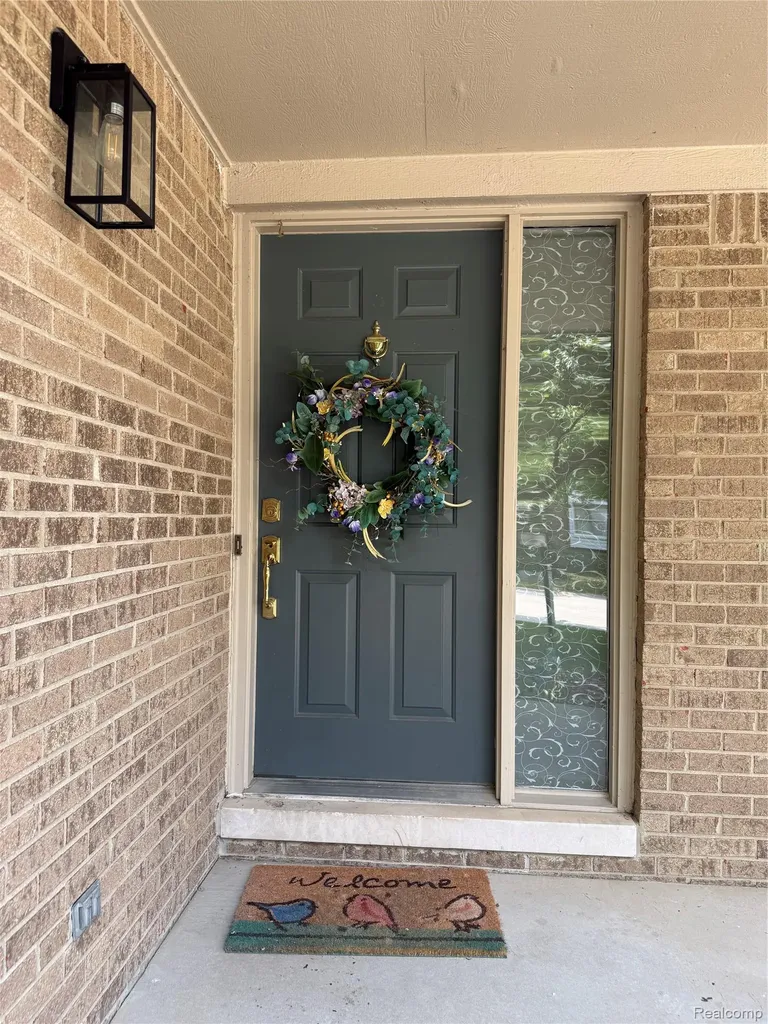 1658 Hillside Lane Rochester Hills City MI 48307