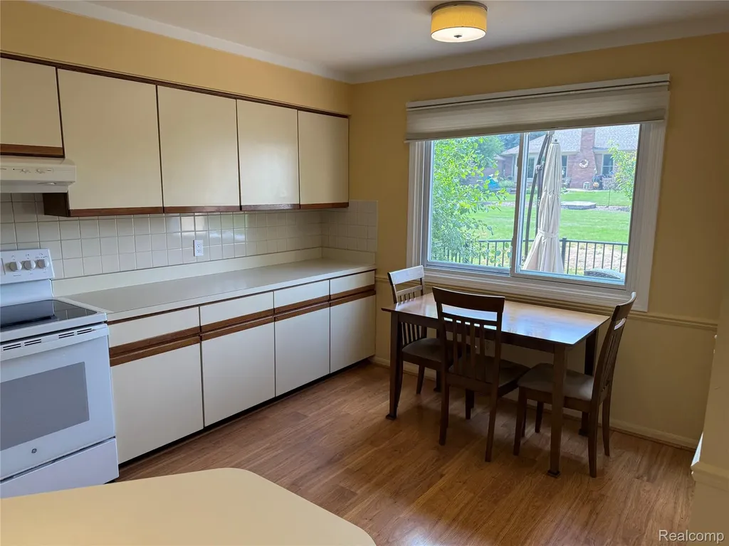 1658 Hillside Lane Rochester Hills City MI 48307