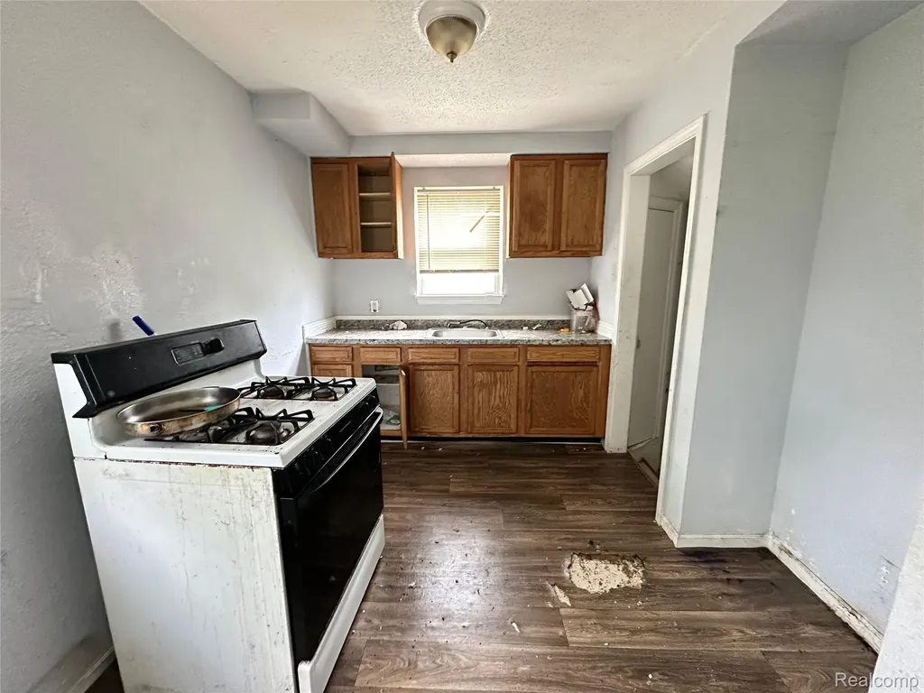 8084 Artesian Street Detroit City MI 48228