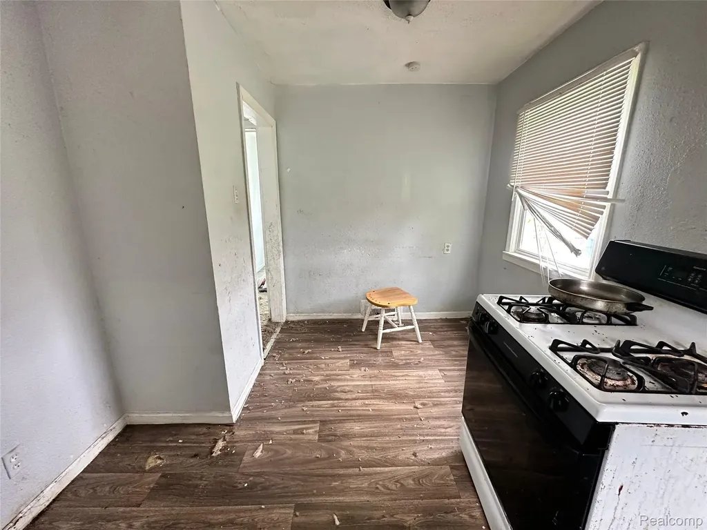 8084 Artesian Street Detroit City MI 48228