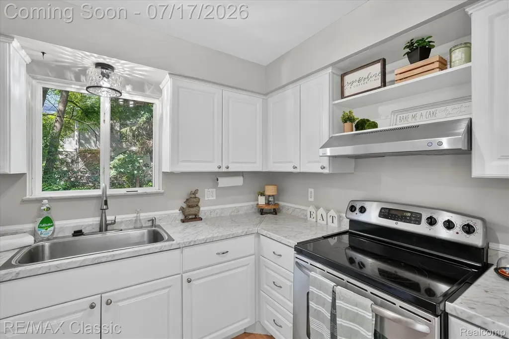 268 Peninsula Lake Drive Highland Charter Township MI 48357