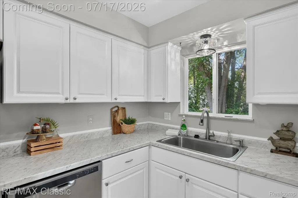 268 Peninsula Lake Drive Highland Charter Township MI 48357