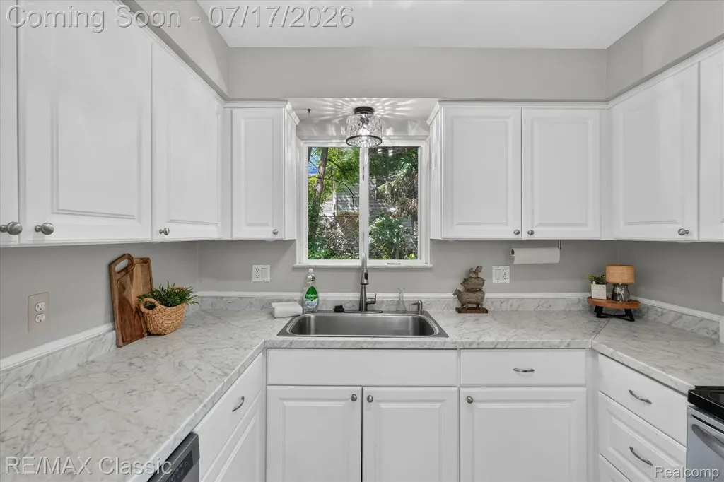 268 Peninsula Lake Drive Highland Charter Township MI 48357