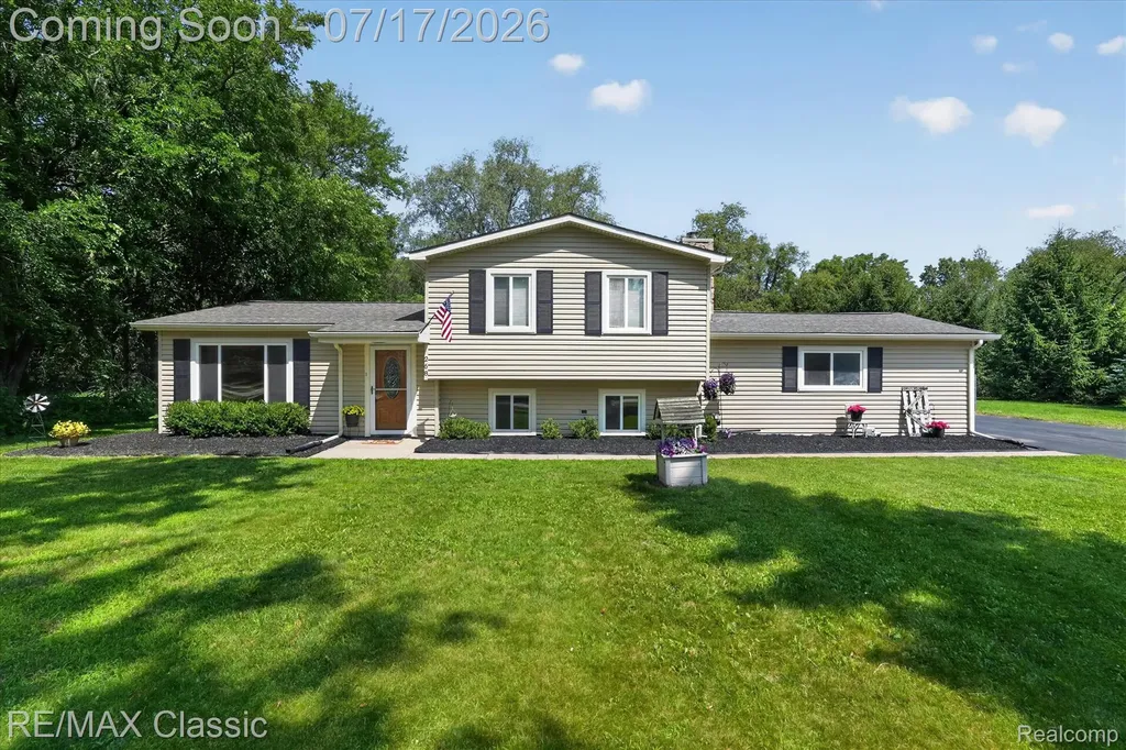 268 Peninsula Lake Drive Highland Charter Township MI 48357