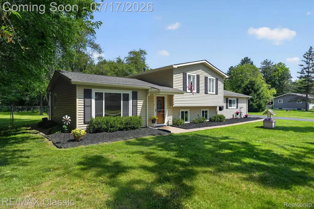 268 Peninsula Lake Drive Highland Charter Township MI 48357