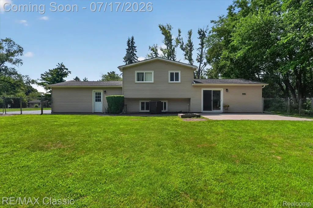 268 Peninsula Lake Drive Highland Charter Township MI 48357