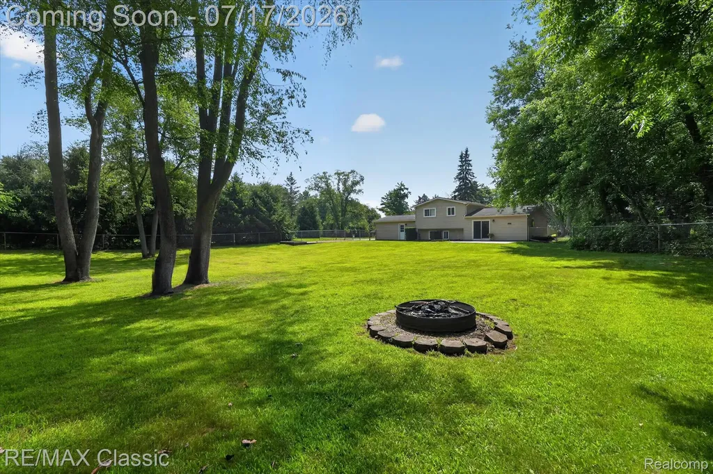 268 Peninsula Lake Drive Highland Charter Township MI 48357