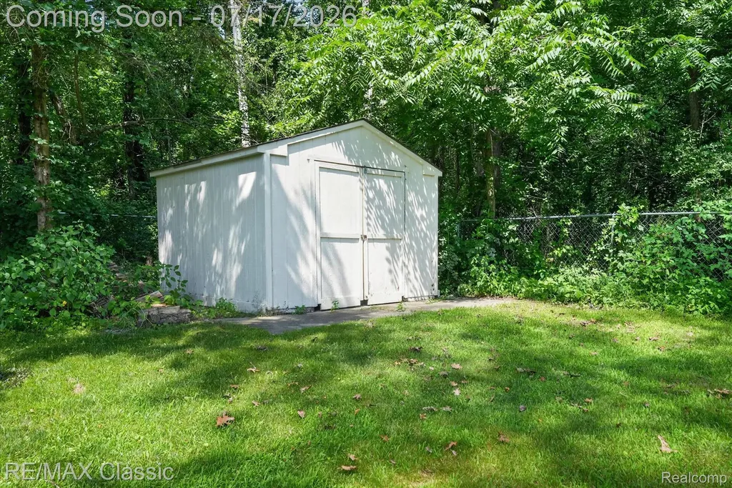 268 Peninsula Lake Drive Highland Charter Township MI 48357