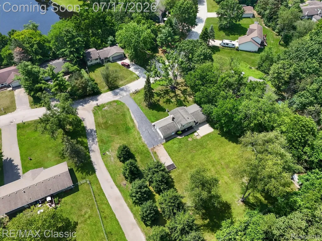 268 Peninsula Lake Drive Highland Charter Township MI 48357