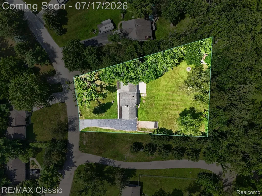 268 Peninsula Lake Drive Highland Charter Township MI 48357