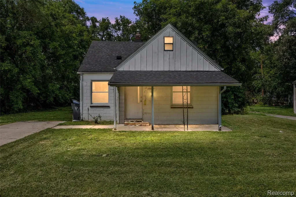 28618 Glenwood Street Inkster City MI 48141