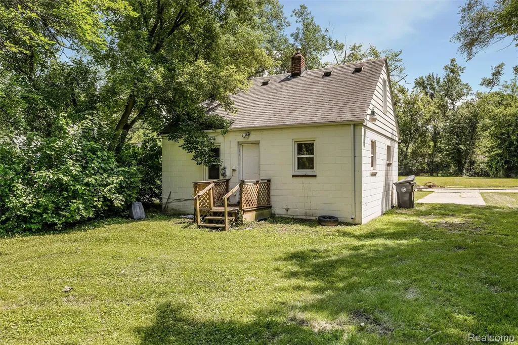 28618 Glenwood Street Inkster City MI 48141