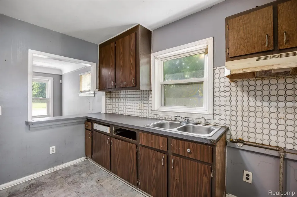 28618 Glenwood Street Inkster City MI 48141