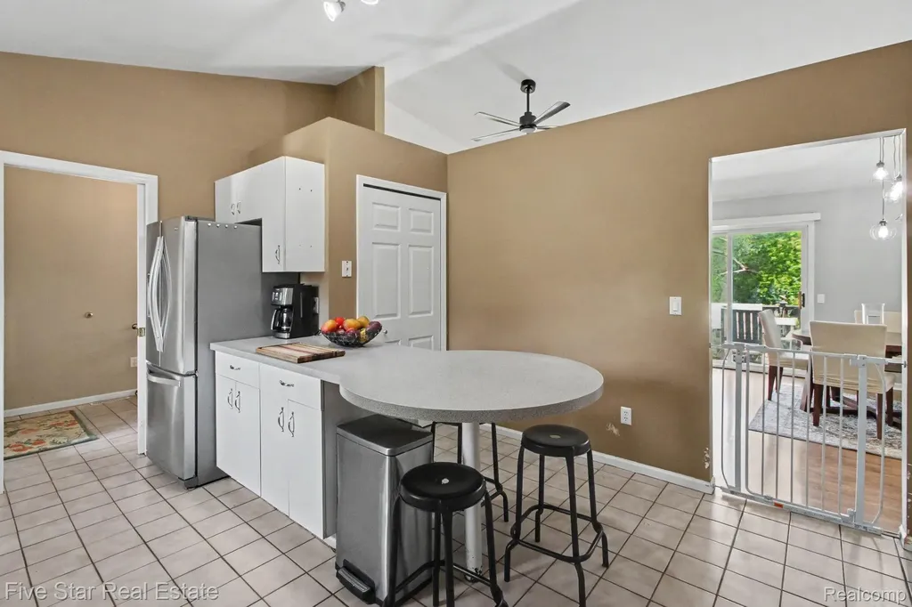 2830 Bayberry Drive Waterford Charter Township MI 48329