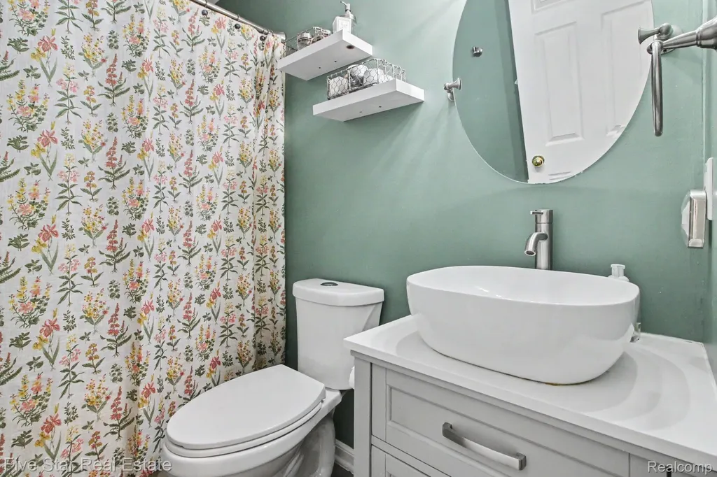 2830 Bayberry Drive Waterford Charter Township MI 48329