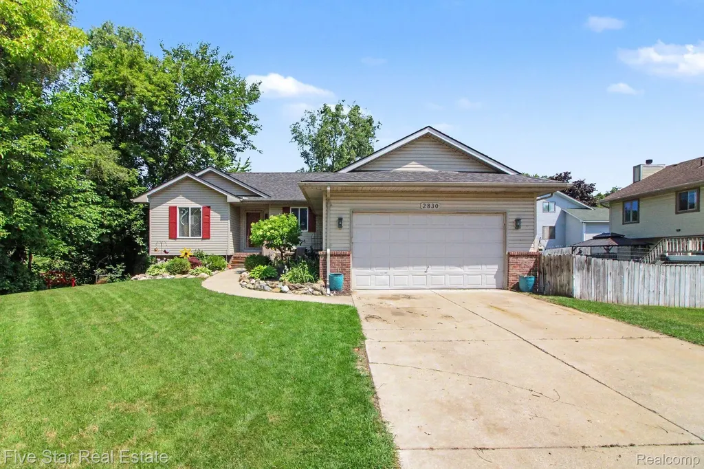 2830 Bayberry Drive Waterford Charter Township MI 48329