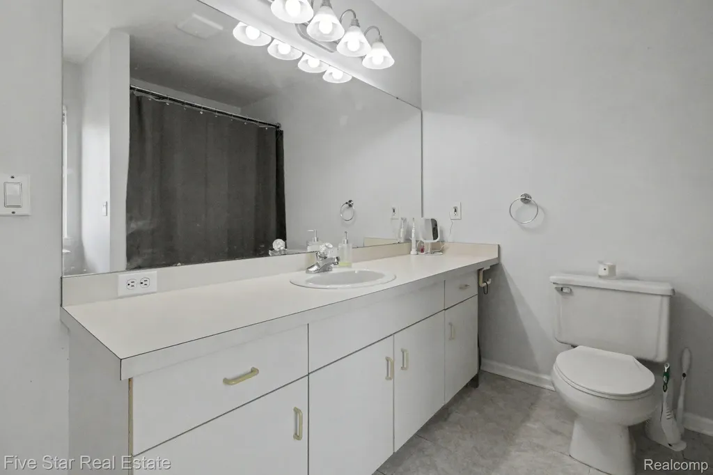 2830 Bayberry Drive Waterford Charter Township MI 48329