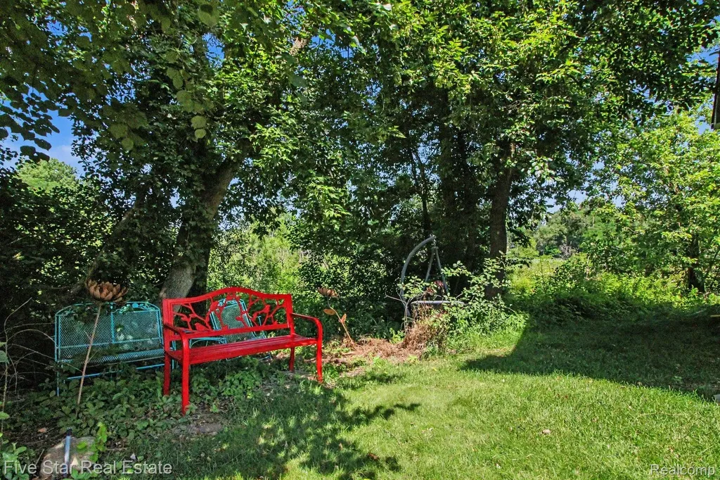 2830 Bayberry Drive Waterford Charter Township MI 48329