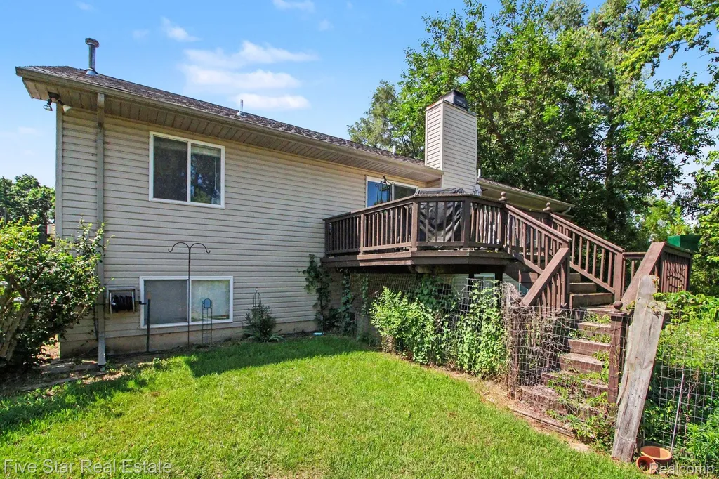 2830 Bayberry Drive Waterford Charter Township MI 48329
