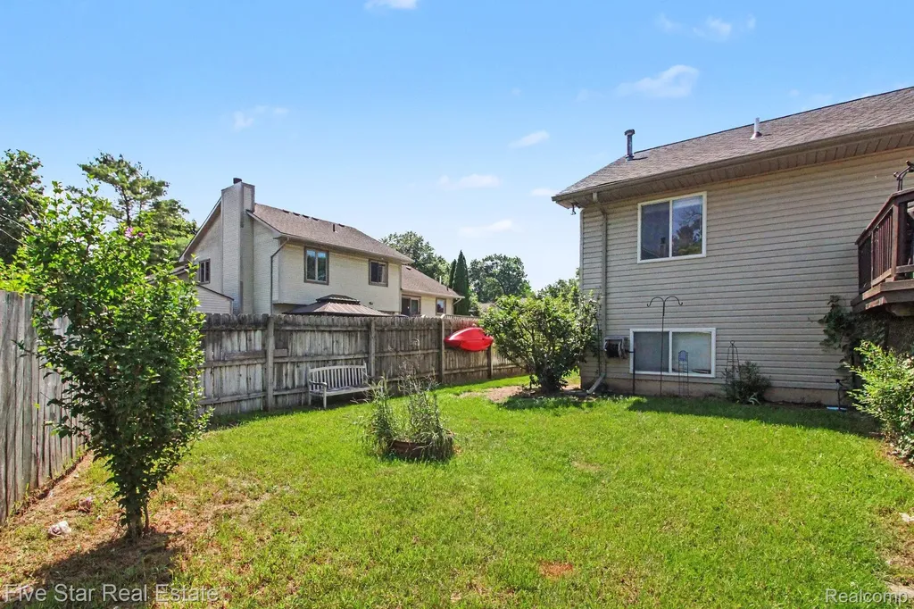 2830 Bayberry Drive Waterford Charter Township MI 48329