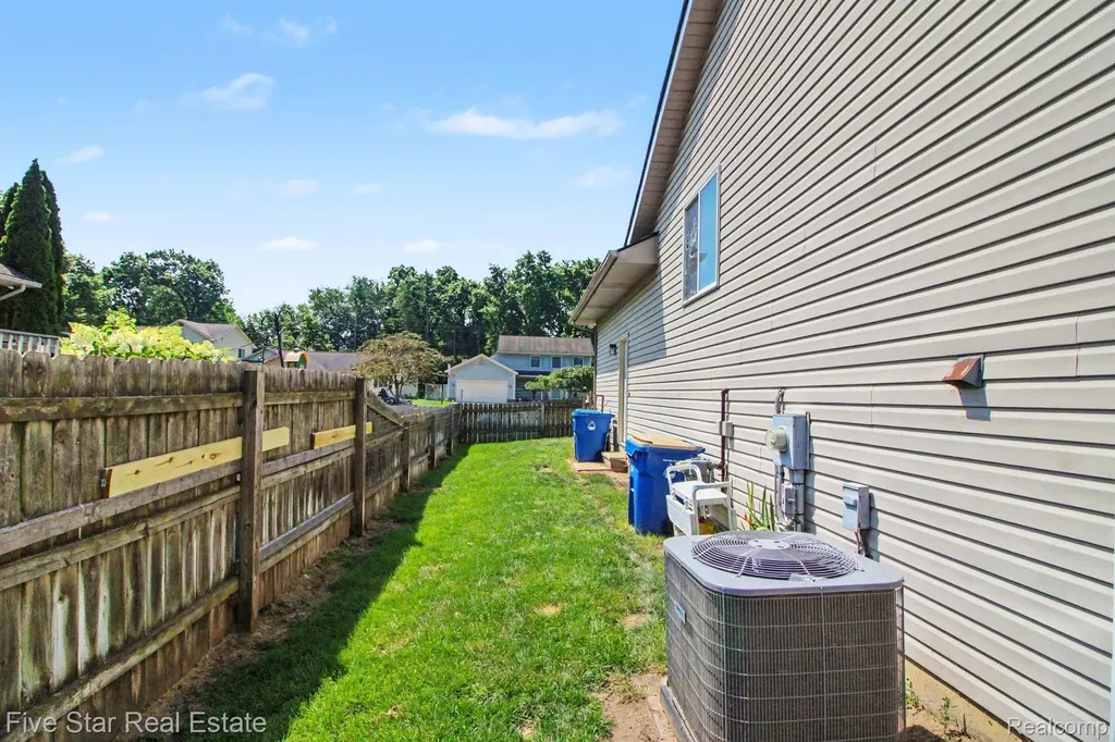 2830 Bayberry Drive Waterford Charter Township MI 48329