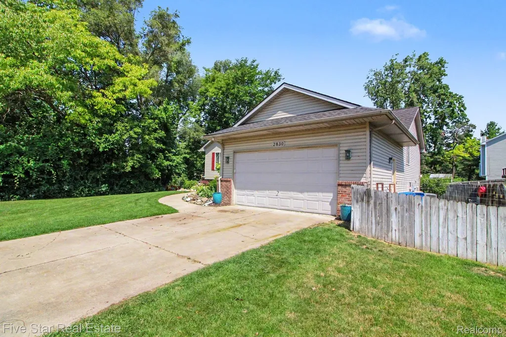 2830 Bayberry Drive Waterford Charter Township MI 48329