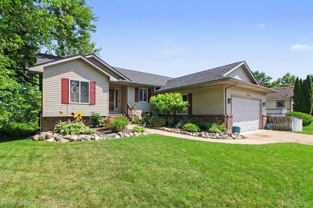 2830 Bayberry Drive Waterford Charter Township MI 48329