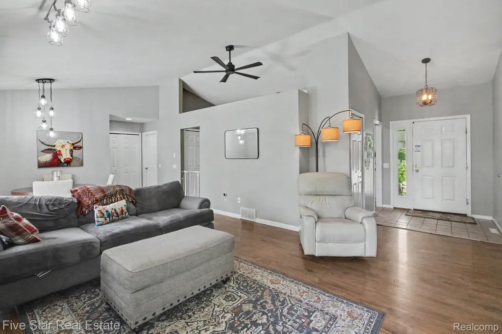 2830 Bayberry Drive Waterford Charter Township MI 48329