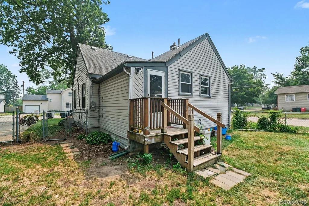 1107 E Hayes Avenue Hazel Park City MI 48030