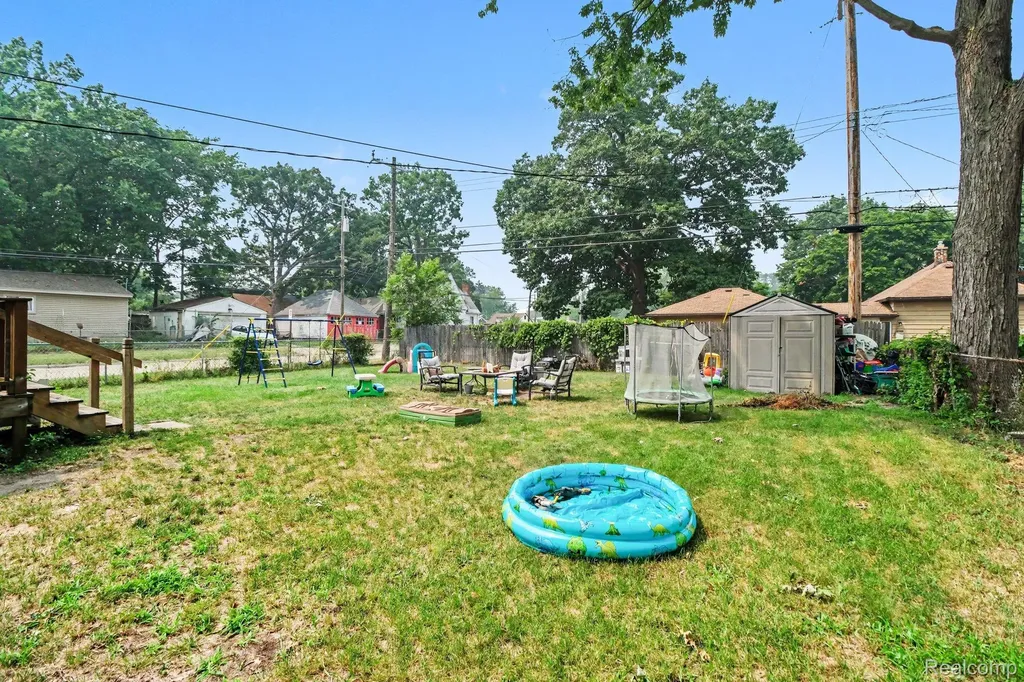 1107 E Hayes Avenue Hazel Park City MI 48030