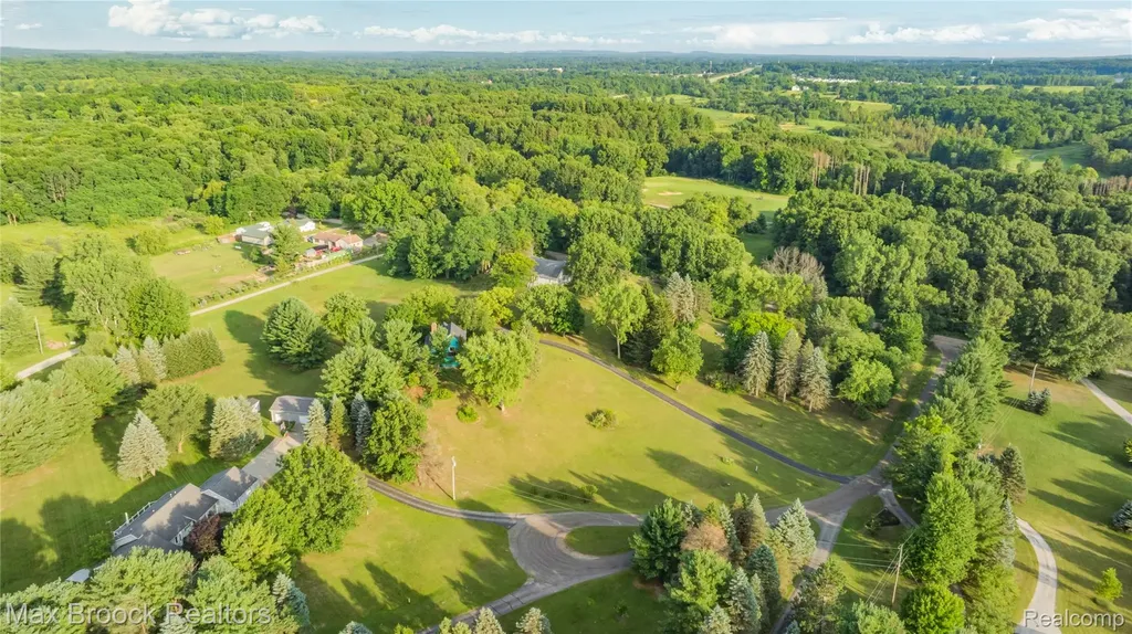 4622 Fleck Drive Hartland Township MI 48430