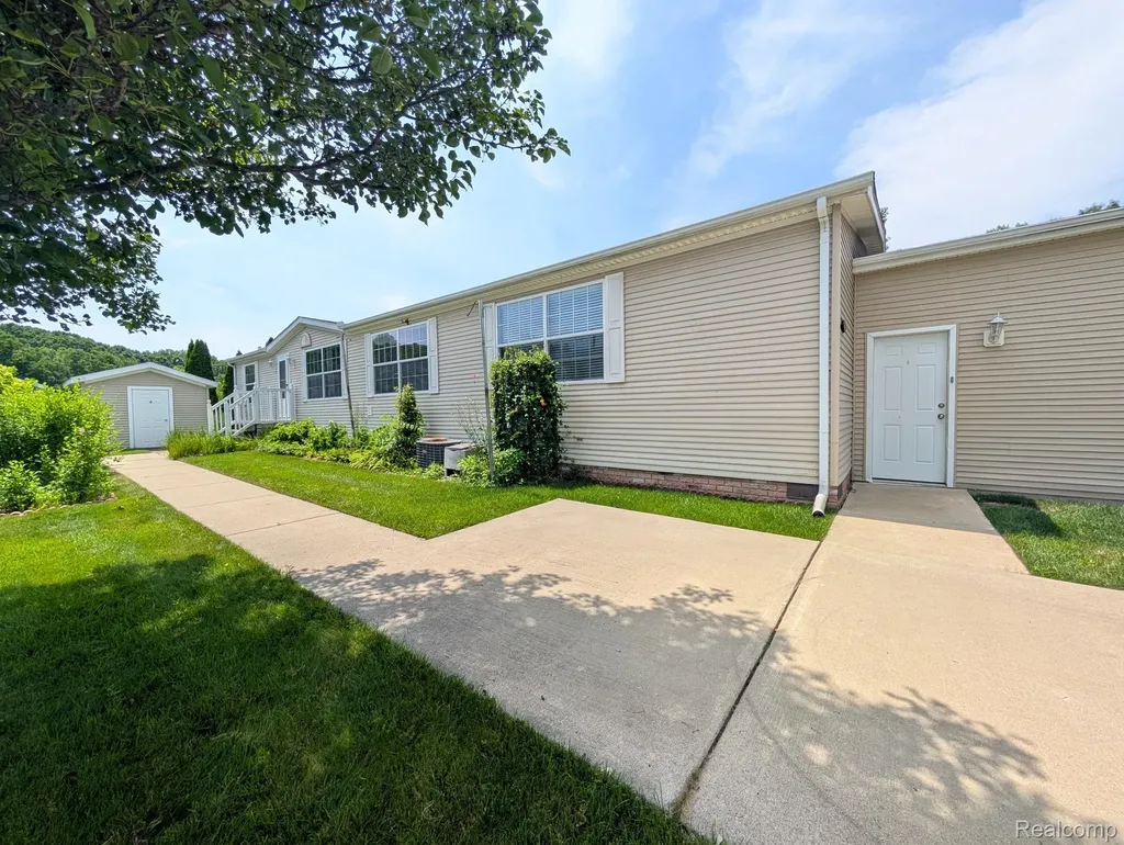Green Oak Township MI, 11766 Village Pines Court