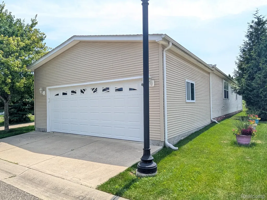 11766 Village Pines Court Green Oak Township MI 48178