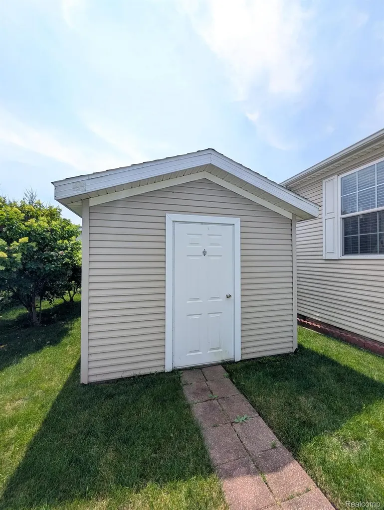 11766 Village Pines Court Green Oak Township MI 48178