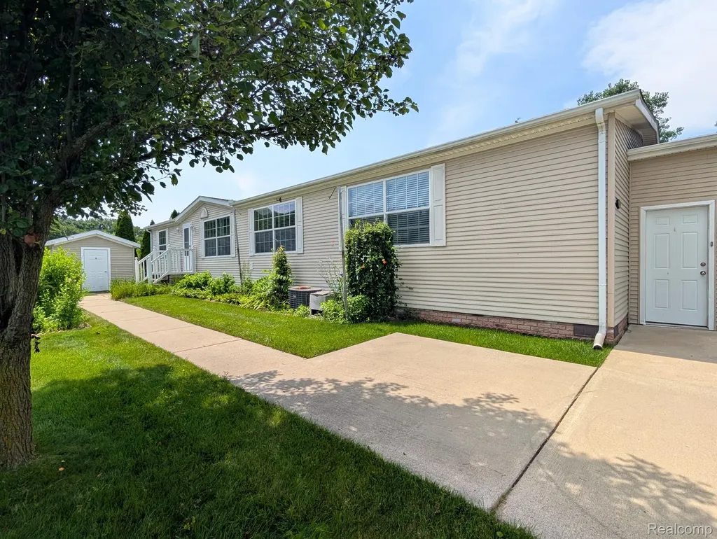 11766 Village Pines Court Green Oak Township MI 48178