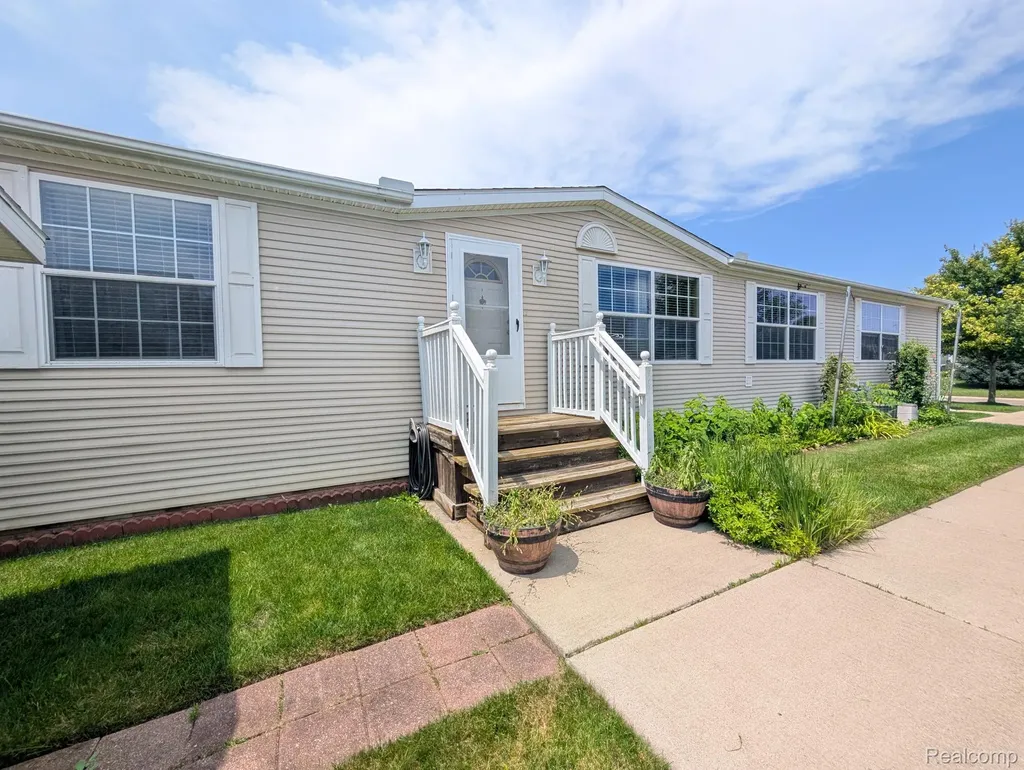 11766 Village Pines Court Green Oak Township MI 48178