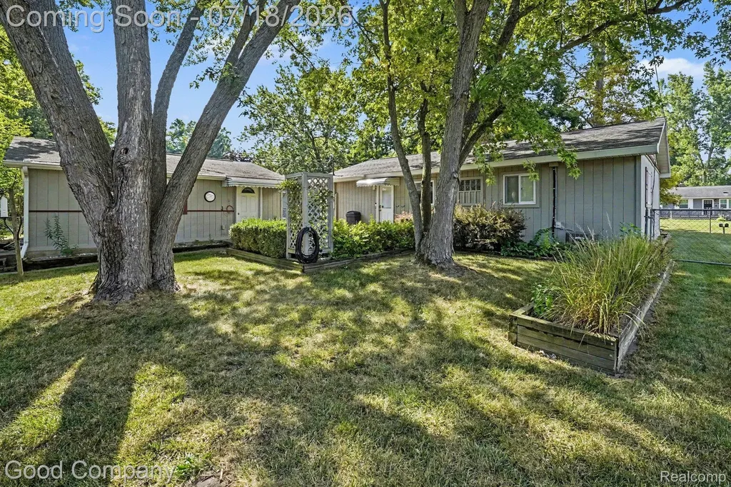 6284 Woodsdale Drive Grand Blanc Charter Township MI 48439