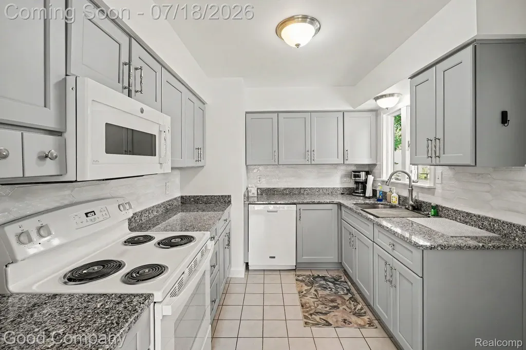 6284 Woodsdale Drive Grand Blanc Charter Township MI 48439